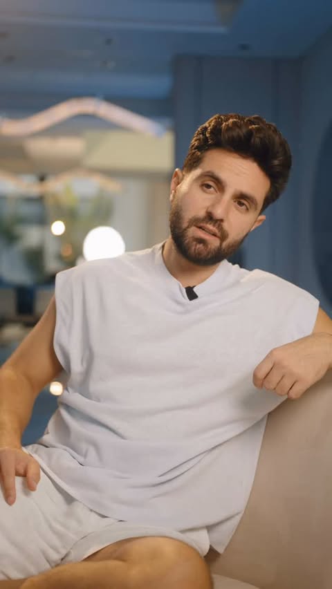 Instagram post by @saraaalwari for Amazon AE. Caption reads: اكيد قراراتي انا الي دايما صح 😎😎
@amazonae....