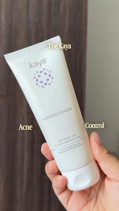 Instagram post by @thatdreammgirl for Kaya Science. Caption reads: [...] actually works wonders for my skin 💗....