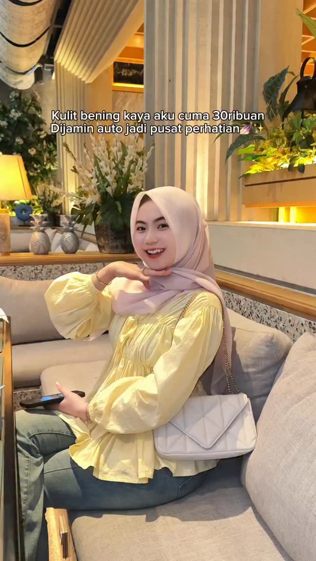 Instagram post by @aletaanovianda for Brighty Indonesia. Caption reads: [...] sering panas panasan hihi😍....