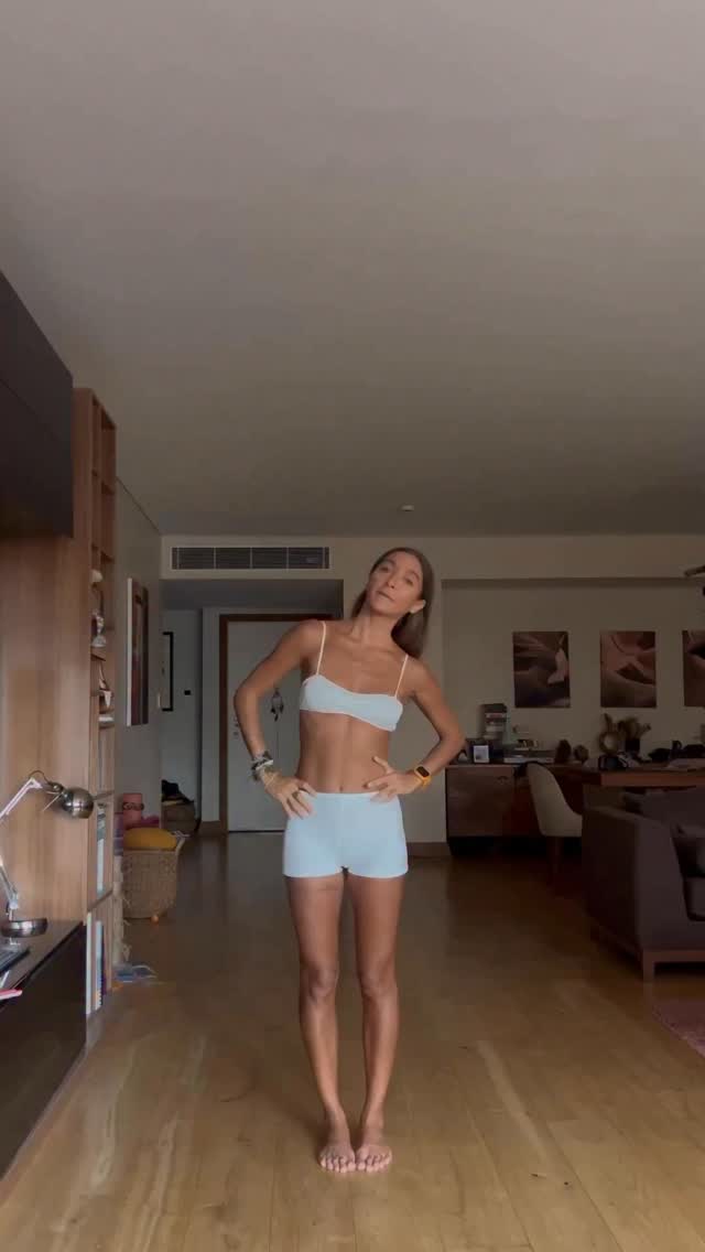 Instagram post by @dilekgun for Anthropologie. Caption reads: GRWM/ Today 
#reklam
.
.
Jean @frame 
Tshirt ve....