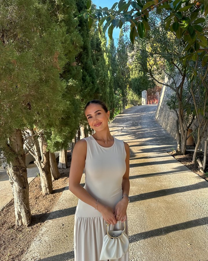 Instagram post by @dibabayaan for SIF JAKOBS JEWELLERY. Caption reads: Happy season 💛.