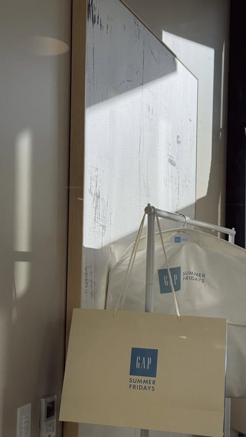 Instagram post by @laurenireland for GAP. Caption reads: [...] the store everybody!!” come on in, our @gap....