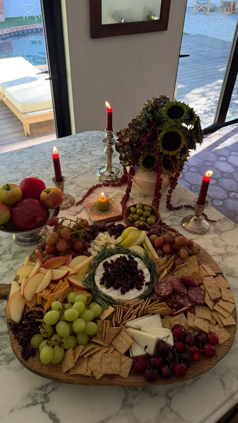 Instagram post by @devinbrugman for Simple Mills. Caption reads: Say Cheese (and Crackers @simplemills ) 🍇 ....