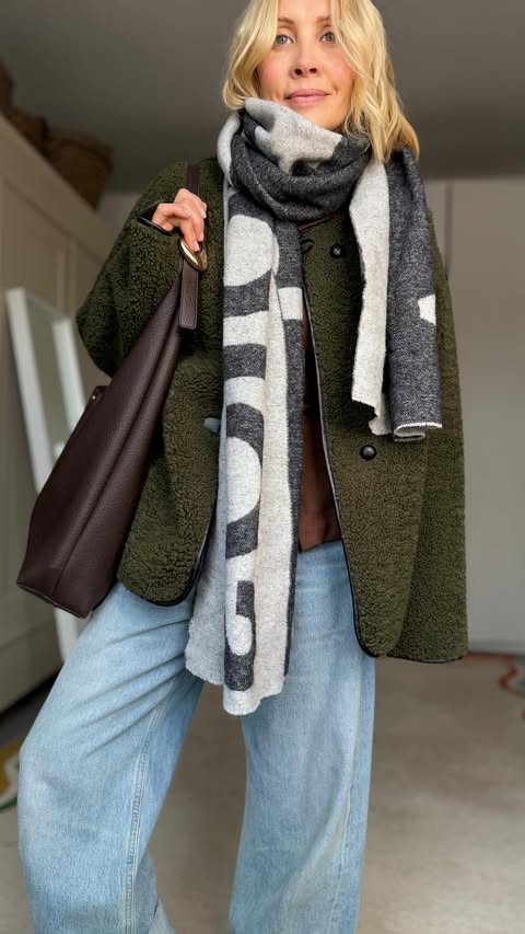 Instagram post by @ashley.dainty for Lily And Roo. Caption reads: [...] @decadorn @carrie_elizabeth_jewellery....