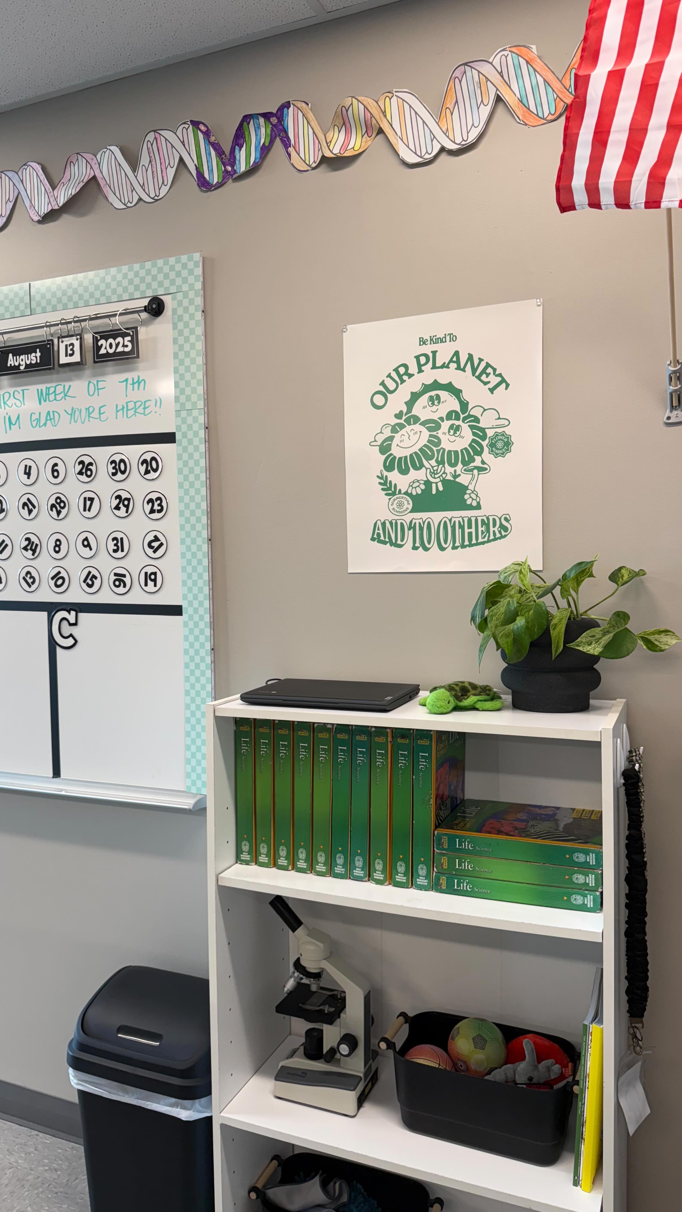 Instagram post by @lindsey_teaches for Staples. Caption reads: Shopping at the EXACT @staples store I used to buy....