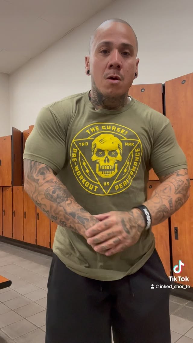 Instagram post by @inkedshortie_ for JNX Sports. Caption reads: 𝕋𝕙𝕖𝕣𝕖 𝕚 𝕘𝕠 💪 #jnxsports....