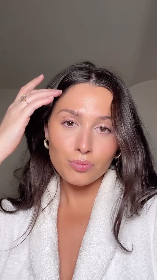 Instagram post by @rikkifeerrar for St.Tropez. Caption reads: Just what my skin needed - color and a natural....