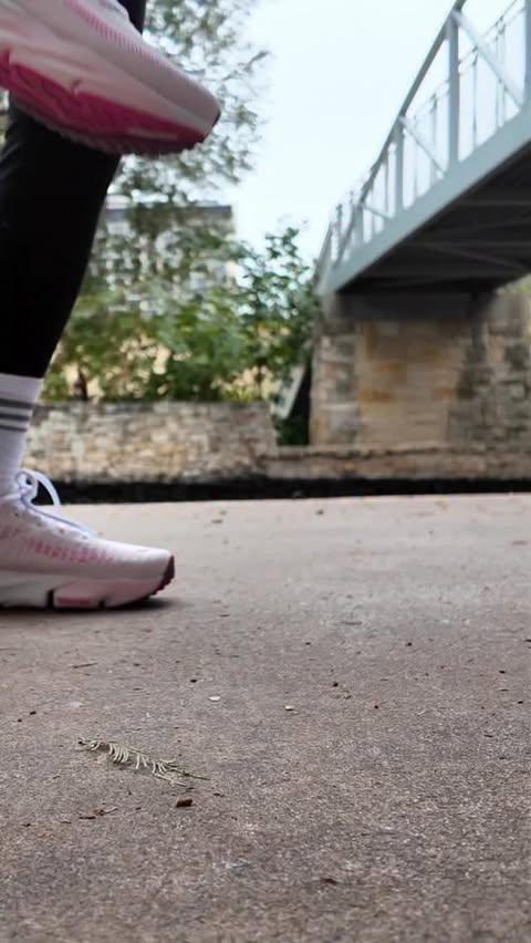 Instagram post by an influencer for Brooks Running. Caption reads: 🤯🤯🤯WHATT?! the @brooksrunning glycerin flex....