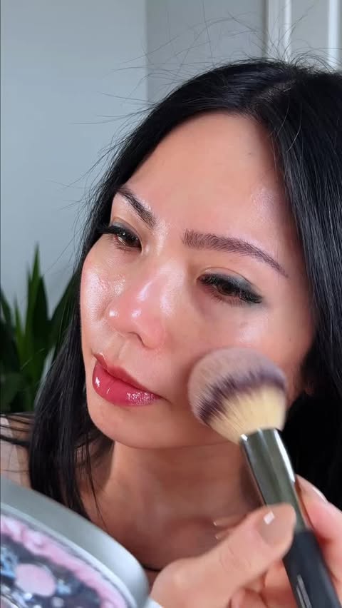 Instagram post by @lucyycowley for ILIA Beauty. Caption reads: gifted by ILIA Beauty If you have dry skin and....