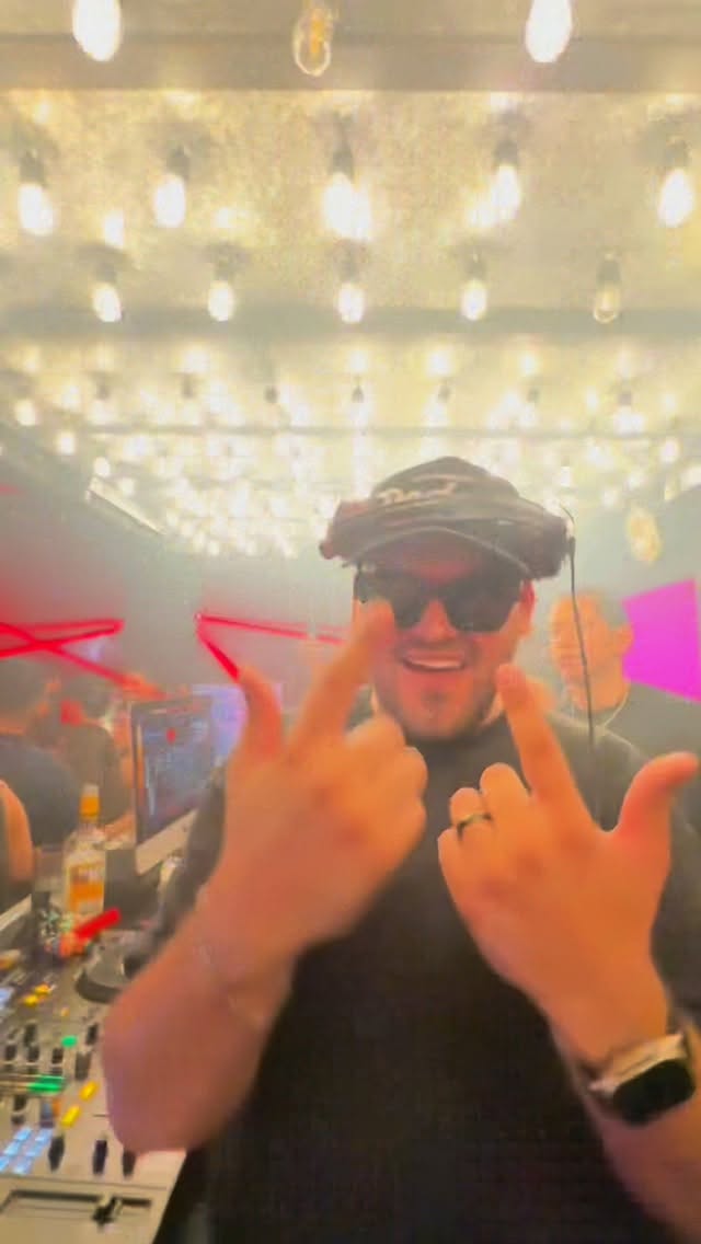 Instagram post by @holasoynava for Hertz. Caption reads: Roadtrip to Acuña Coahuila 🛫
🎉: @budai.acuna....