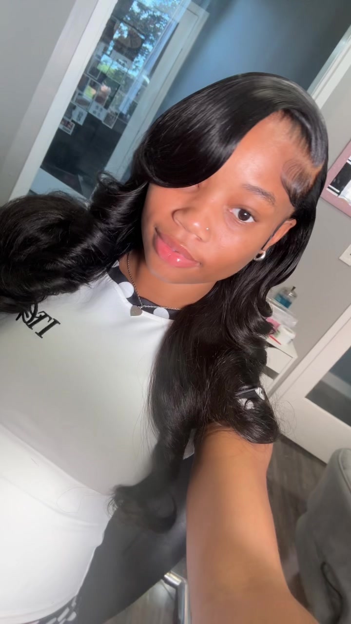 TikTok post by @saniyaxej_ for Pizazz Hair. Caption reads: 🩷@Pizazz Hair Shop @Pizazzhairstore.