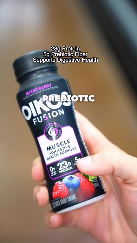 Instagram post by @iampeachfit for Oikos Cooperação e Desenvolvimento. Caption reads: #oikospartner Staying consistent during weight....