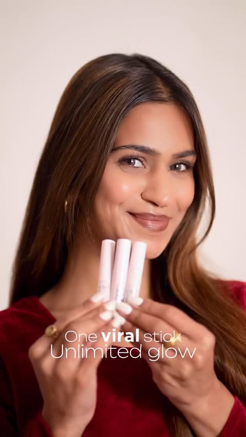 Instagram post by @tinasharmaofficial for Amazon Fashion. Caption reads: Comment for link 🔗

Amazon Great Republic Day....