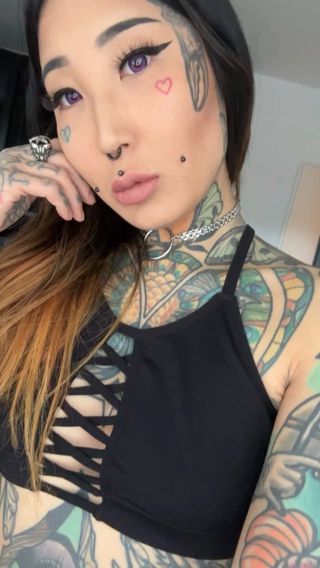 Instagram post by @mimixdarko for Eyemoody. Caption reads: *Anzeige • Love my purple lenses from....