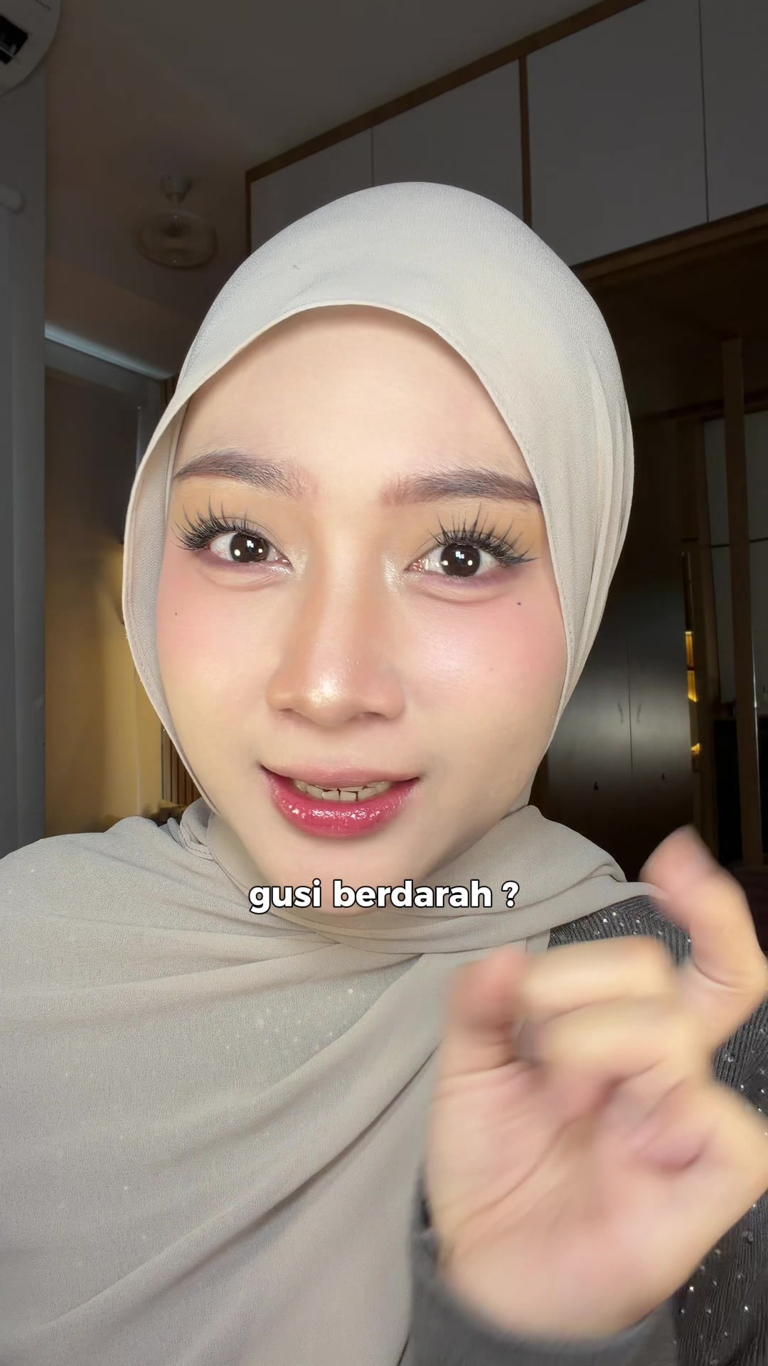 TikTok post by @silviafajrins for Metoo Beauty. Caption reads: [...] !!! harus bgt pake @MeToo.ID @Metoo Beauty....