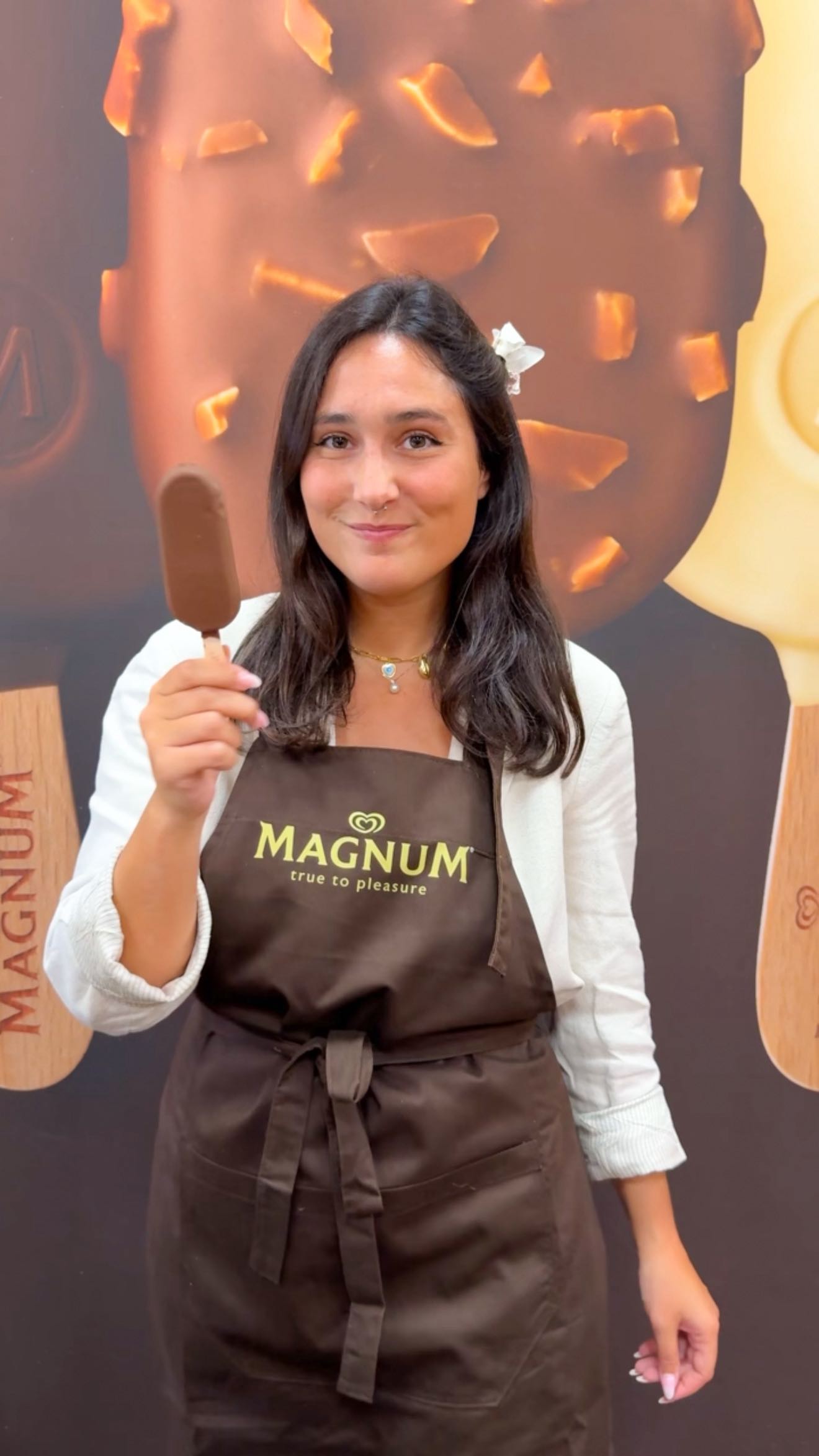 Instagram post by @valentinaraso for Magnum Ice Cream. Caption reads: 🤤 CLASSICO, FONDENTE, BIANCO O ALLE MANDORLE? Tu....