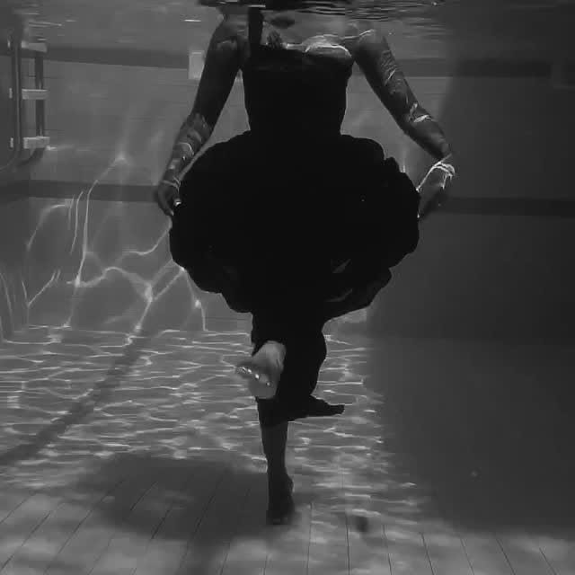 Instagram post by @maddymaznaz for BentleyRecords.io. Caption reads: 💦 x 🧠 x 😍x 🧳 x 🏋️‍♀️ x 🍃 
Can you translate....