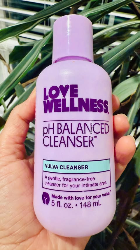 Instagram post by @lovelivewithnid for Love Wellness. Caption reads: [...] makes me feel fresh all day 💕 .....