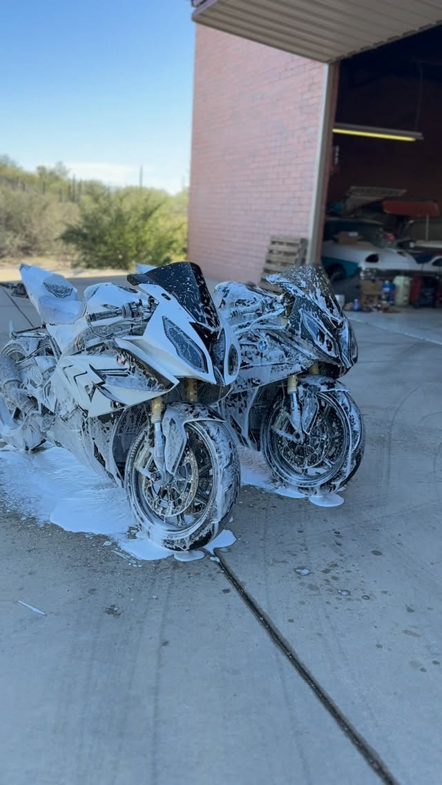 Instagram post by @venom_s1k_ for Amotopart. Caption reads: 😍 - - SPONSORS CODE VENOM @amotopart_fairing....