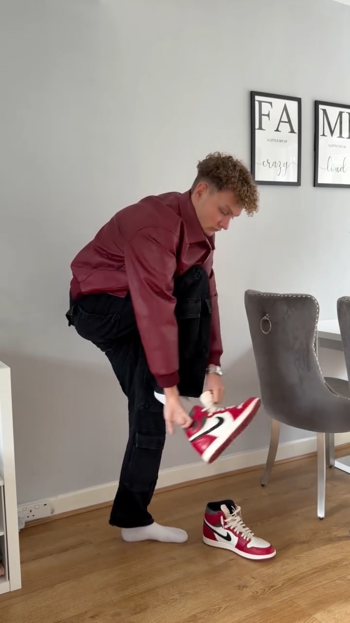 Instagram post by @harvjeans for Umbro. Caption reads: [...] x @shein_men 
Jeans: @representclo 
Cap:....