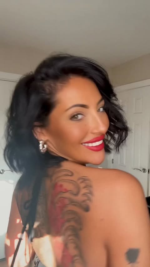 Instagram post by @eilish.anderson for Rebellious Fashion. Caption reads: I would for you Morgan 😏
@rebelliousfashion Jeans....