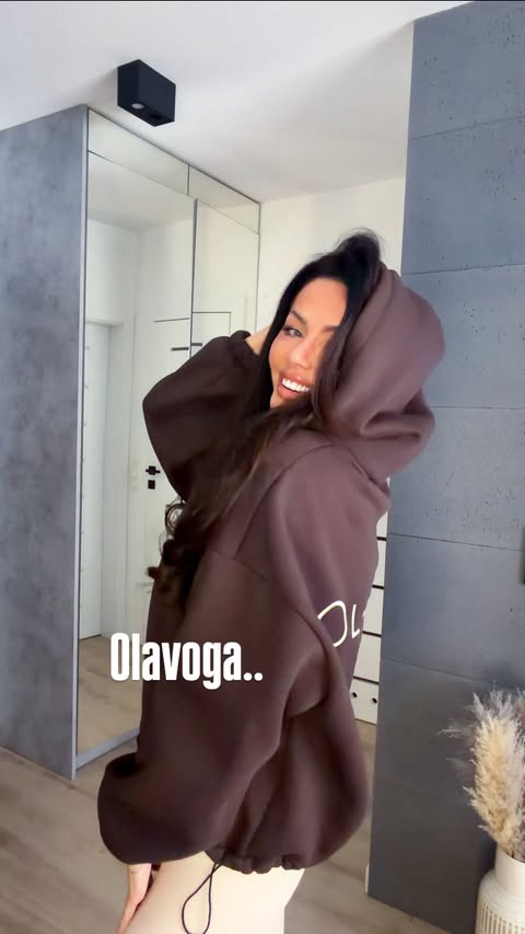 Instagram post by @katienovvak for Olavoga. Caption reads: Nowa kolekcja @olavogaa 💥💥💥....