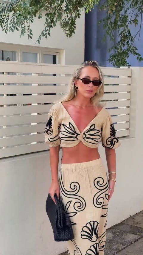 Instagram post by @georgwhite for River Island. Caption reads: [...] and on the way to dinner? Full look....