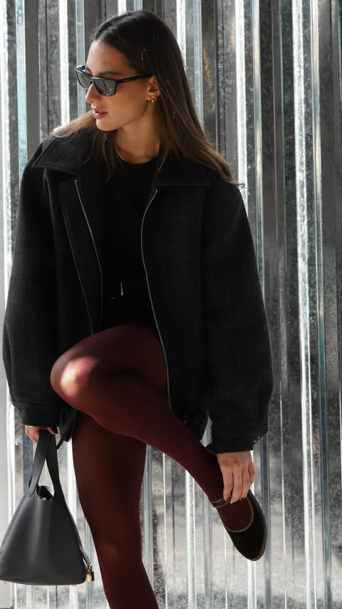 Instagram post by @mariaclaraquinderee for Calzedonia. Caption reads: @calzedoniabrasil winter uniform *publi [...].