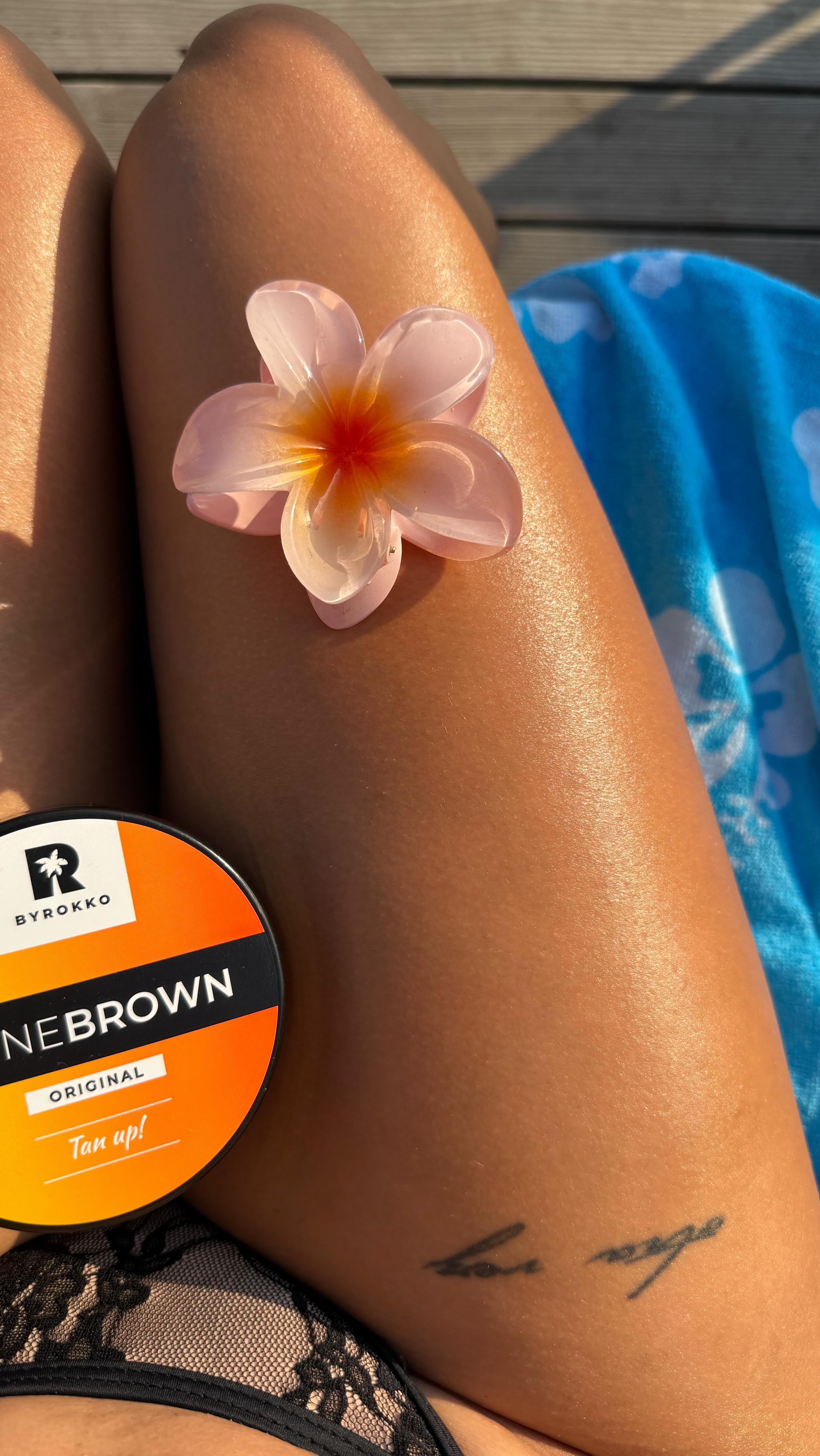 Instagram post by @yo.soy.sandra for BYROKKO. Caption reads: Da letnji ten što duže traje🤎☀️
@byrokko....