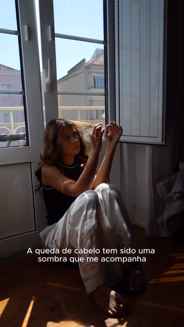 Instagram post by @gloriabdias for René Furterer. Caption reads: Pub | Queda de cabelo é algo que nos afeta a quase....