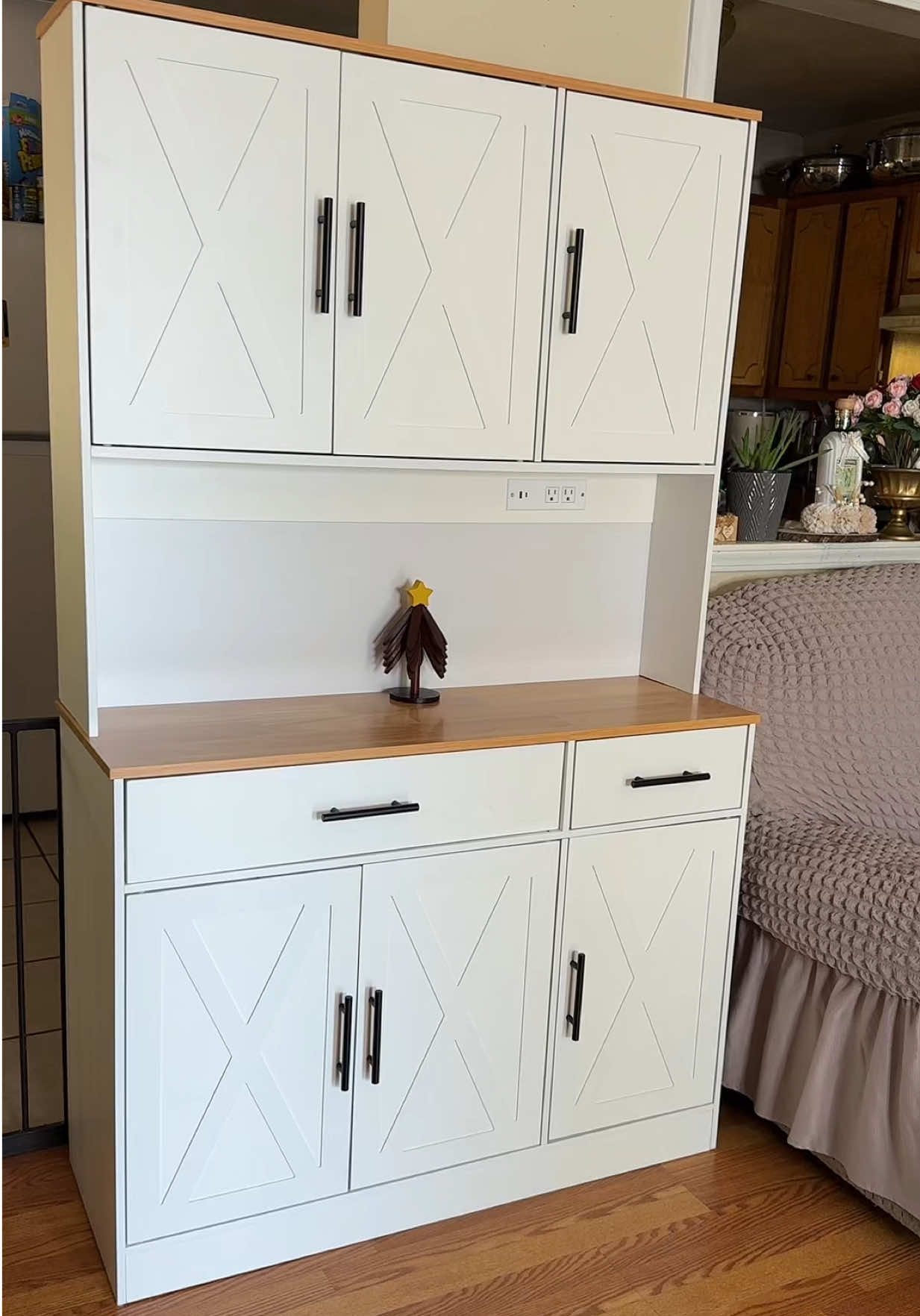 TikTok post by @anamotivacion for Walsunny. Caption reads: [...] #tiktokshopmademebuyit @Walsunny Furniture.