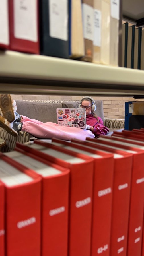 Instagram post by @carolineedobbs for Quizlet. Caption reads: Spend a realistic study day with me & @quizlet !!....