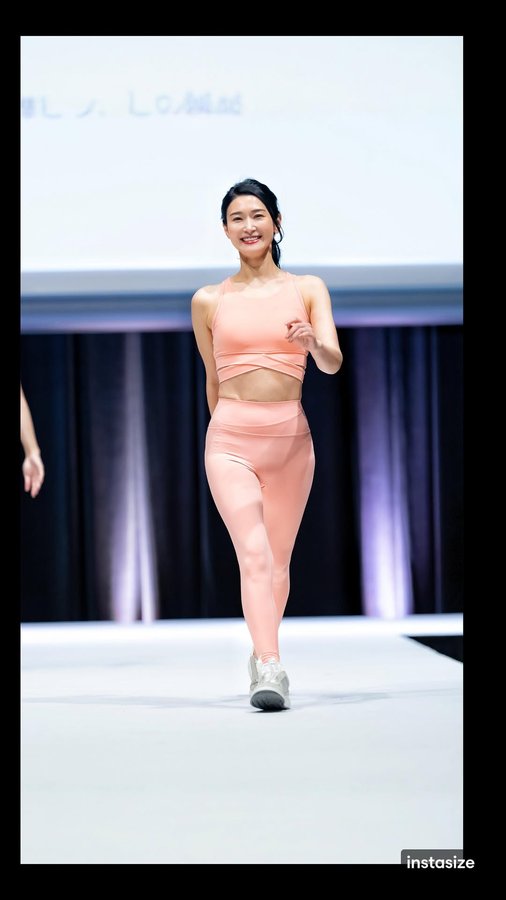 Instagram post by @narumi_smile for Yomoment. Caption reads: YOMOMENT様

可愛いサーモンピンクのウェア✨
着心地も柔らかく、気分が上がります⤴️

ウ....