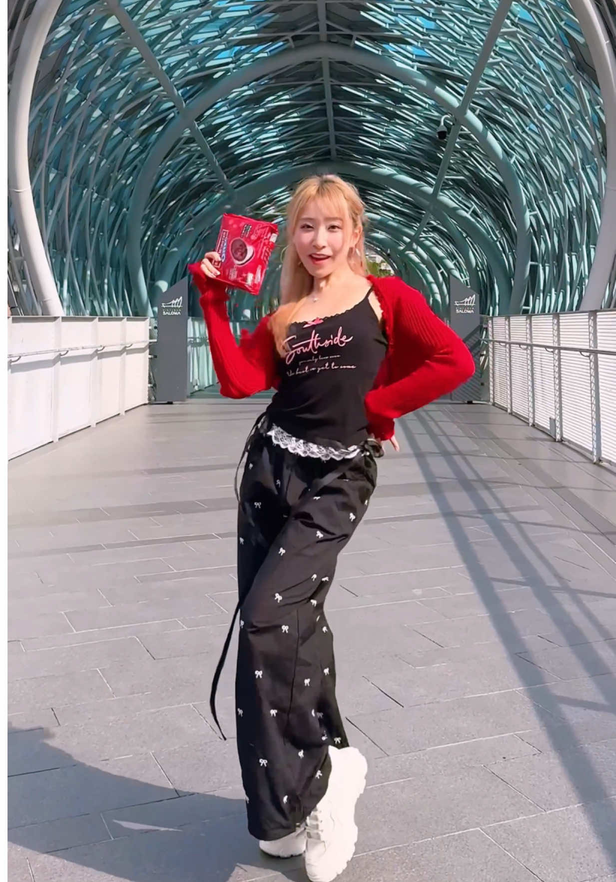 TikTok post by @angeline_teo for OREO. Caption reads: OREO x BABYMONSTER 联名登场，全新Mashmallow口味来啦！💙❤️....