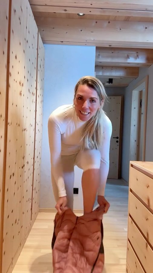 Instagram post by @alpineflorine for Stox Energy. Caption reads: So let’s talk compression socks🪄 #ad....