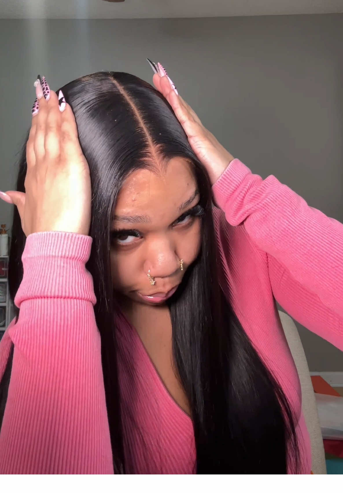 TikTok post by @xonajsaaa_ for Alipearl Hair. Caption reads: Widows Peak Please 😍😍@Alipearlhair ....