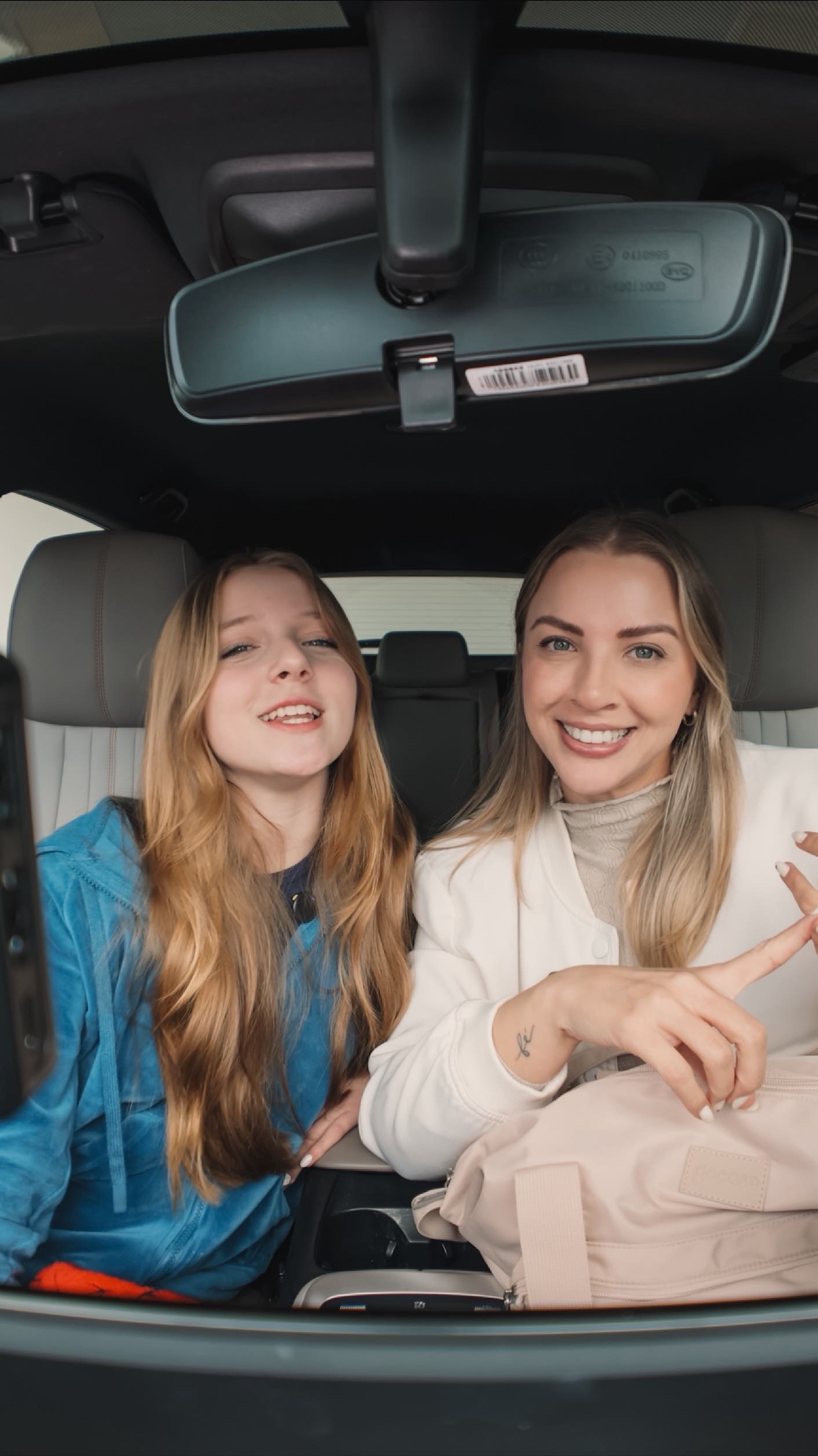 Instagram post by @djennyferkock for Gocase. Caption reads: Vocês pediram muito esse vídeo, então tá aqui 🤭....