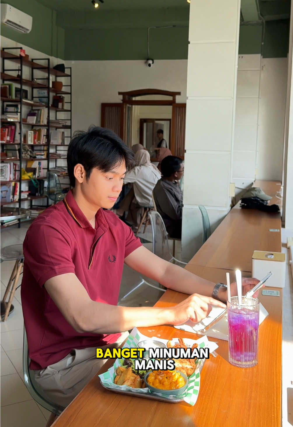 TikTok post by @rafisshidqi for Metoo Beauty. Caption reads: @Metoo Beauty sumpah wajib banget punya ini,....