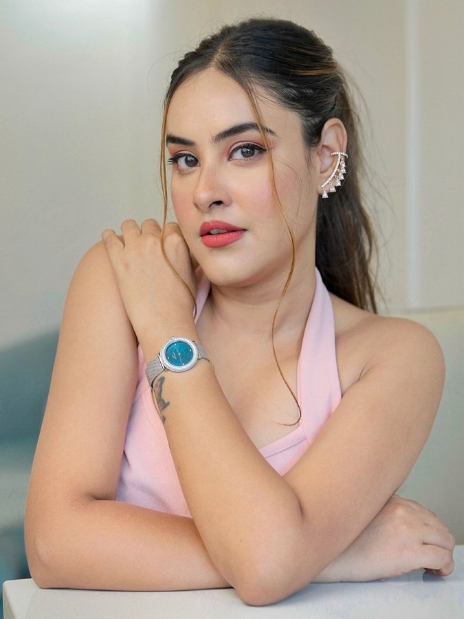 Instagram post by @sunanda_roye for Daniel Wellington. Caption reads: Elegance is always on time with @danielwellington....