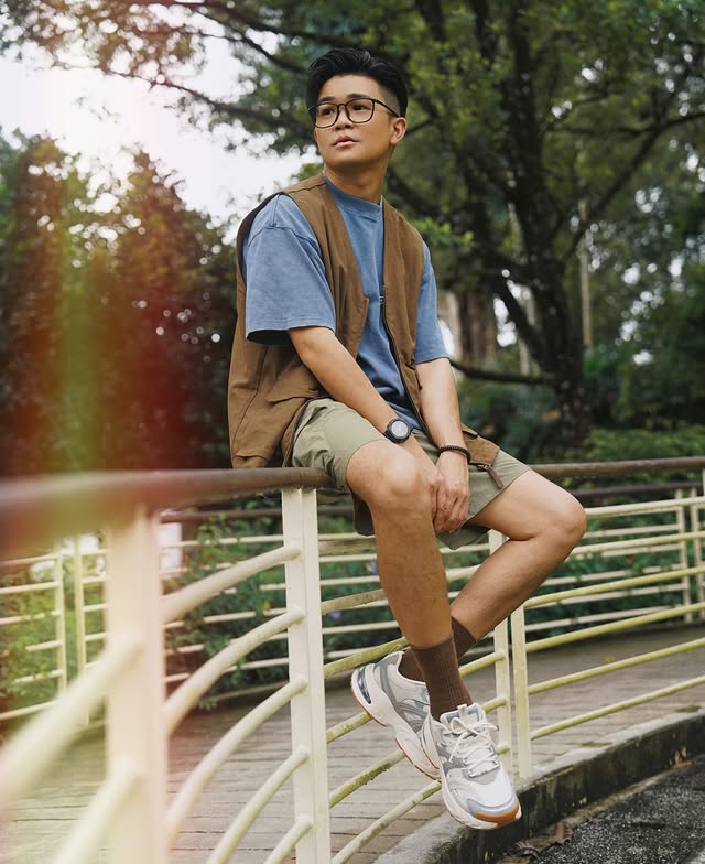 Instagram post by @kunhua_c for Skechers Singapore. Caption reads: Clocking those steps in my new shoes! Skechers has....