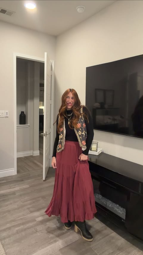 Instagram post by @_shelbyram_ for Dolce Vita. Caption reads: [...] #churchoutfitinspo #dolcevitashoes....
