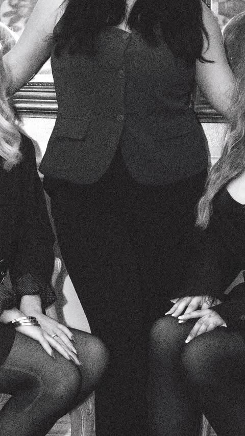 Instagram post by @thesoftmane for MODERN SALON. Caption reads: Extension Makeover In Progress ☁️

*** disclaimer....