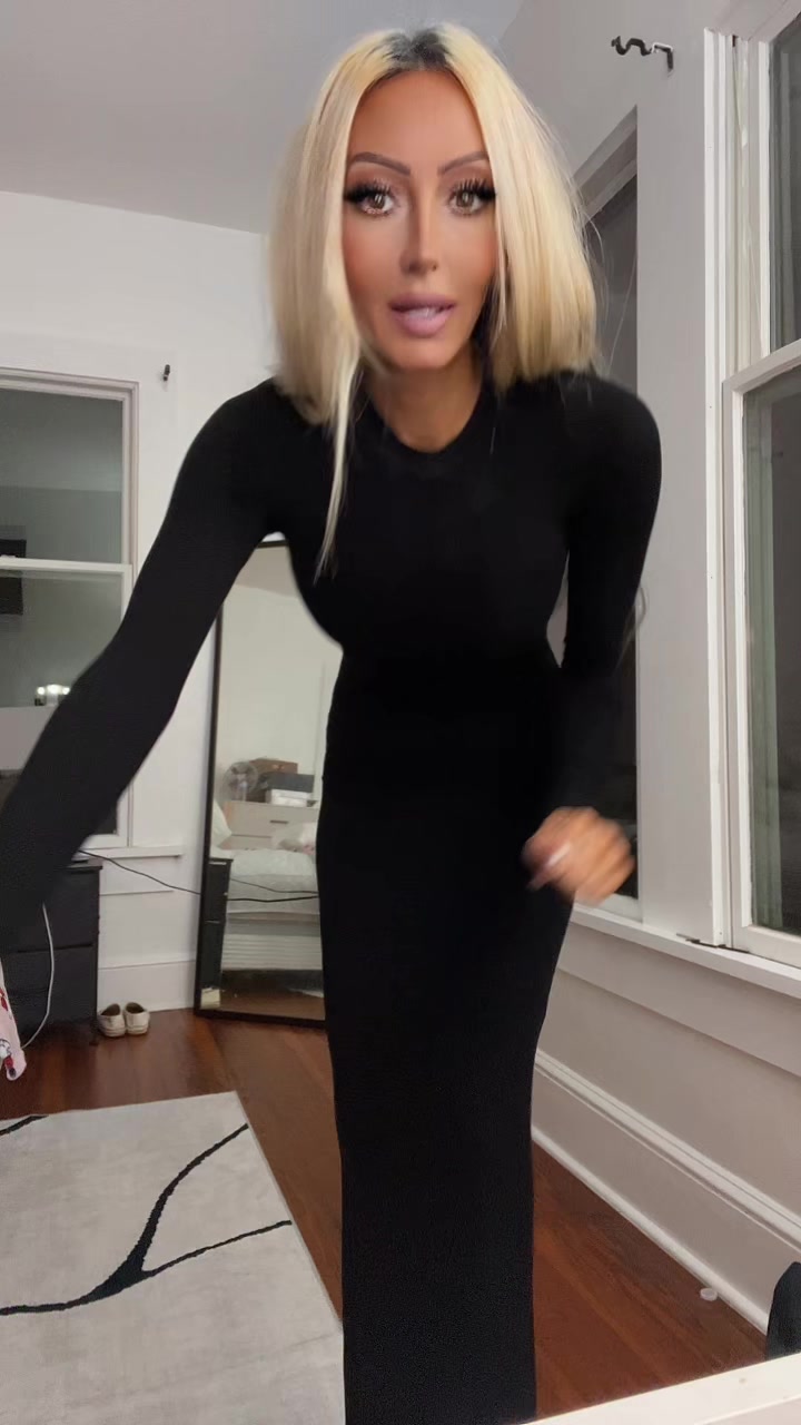 TikTok post by @holly_fl1 for Reoria. Caption reads: @REORIA #reoriadress #thedress #thebalckdress.