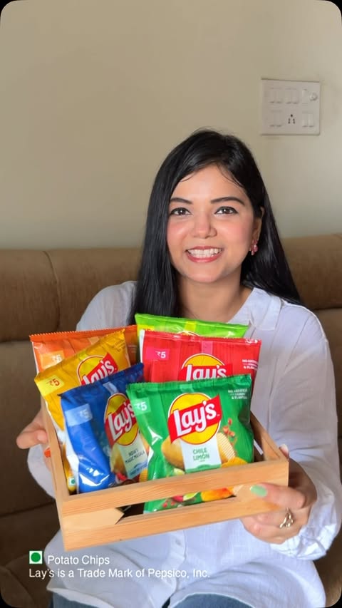 Instagram post by @nasreen_._official for Lay's. Caption reads: [...] bestie are you? 👀👇🏻....
