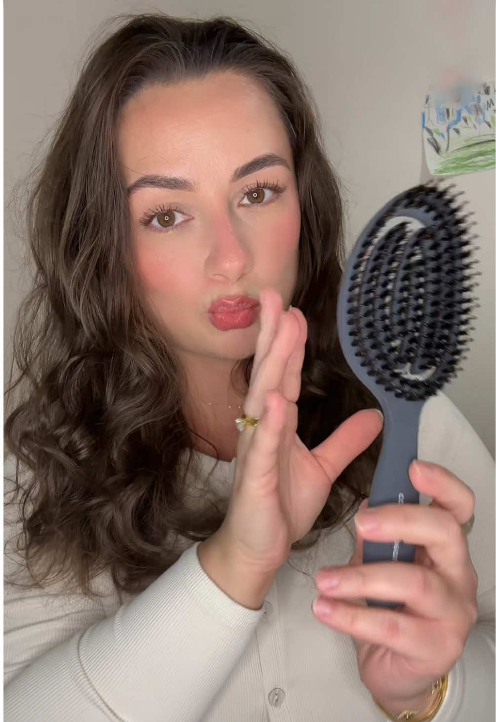 TikTok post by @bellkiisa for Cocomint Beauty. Caption reads: @cocomintbeauty #boarshairbrush #hairbrush [...].