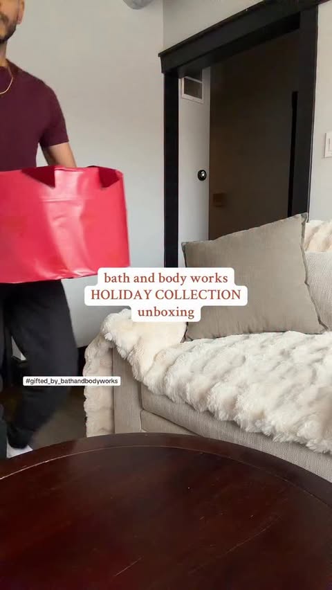 Instagram post by an influencer for Bath & Body Works. Caption reads: #gifted_by_bathandbodyworks let’s unbox the bath....