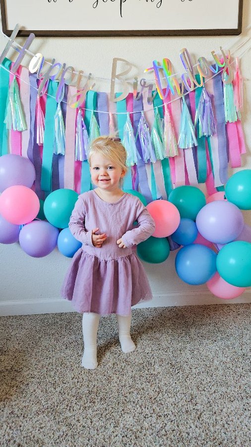 Instagram post by @ashleym.mclaughlin for Party City. Caption reads: 30 Min DIY Balloon Backdrop with only 5....