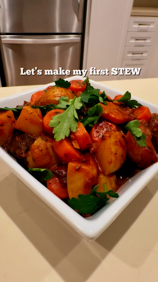 Instagram post by @lucyklifestyle for Purple Carrot. Caption reads: [...] Meaty Pulled Mushrooms 🍄‍🟫 from....