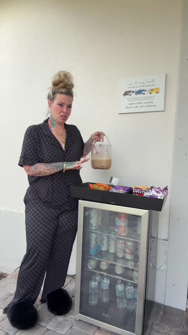 TikTok post by @itsmamacookie for Everyday Dose. Caption reads: [...] #momsoftiktok #asmr #restock....