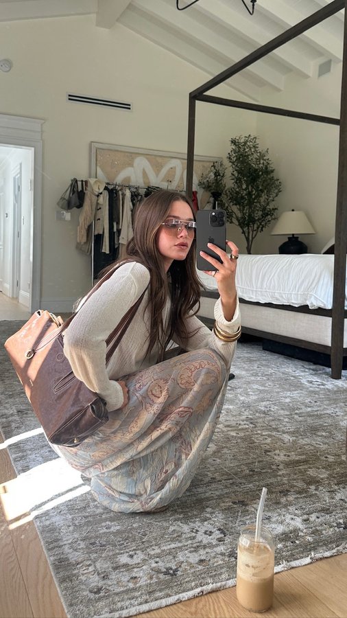 Instagram post by @valerialipovetsky for EVE LOM. Caption reads: Multitasking at its best 💁‍♀️ The @evelom Rescue....